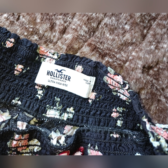 5 For $25✨️Hollister High Waist Bohemian Floral Black Shorts Size Small-Medium - Picture 2 of 6
